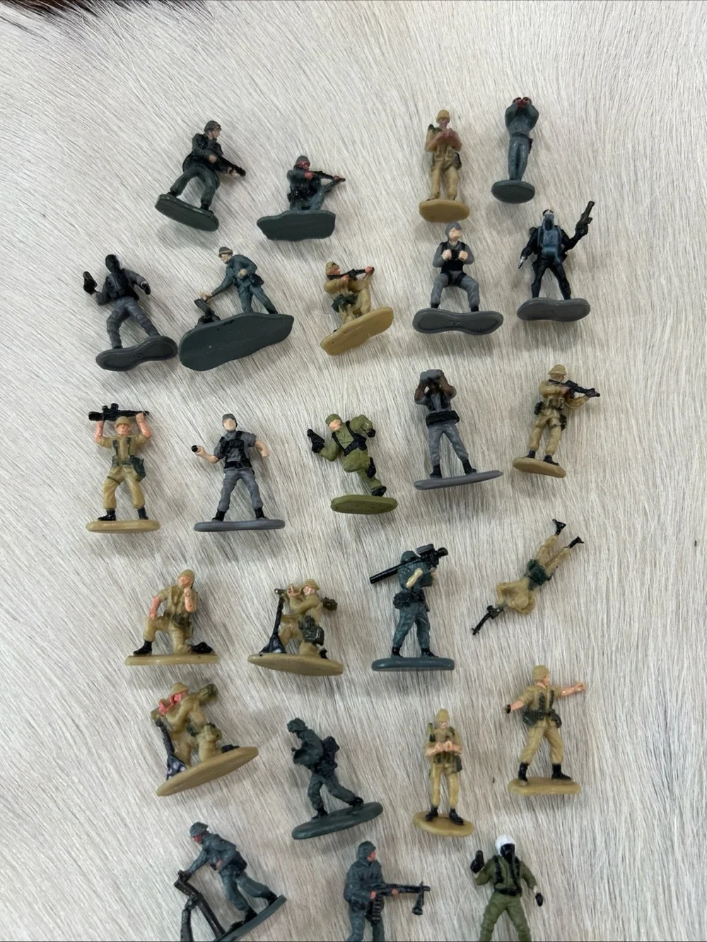 Micro Machines Military Army Men Soldiers Galoob Mixed Lot Of 25